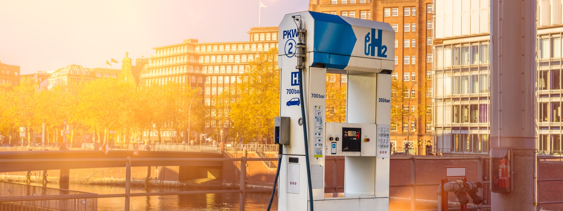 Hydrogen filling station network | TÜV Rheinland