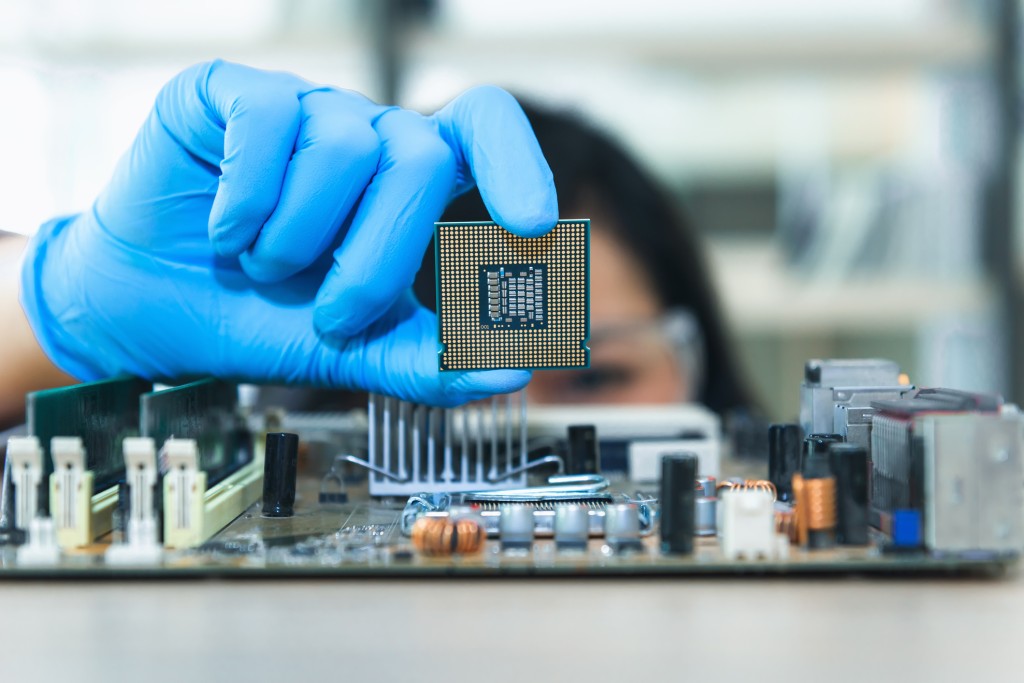 We reliably test and certify semiconductor manufacturing equipment in accordance with SEMI standards